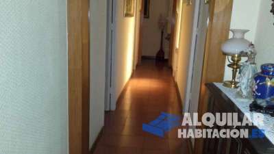 Piso con habitación a compartir