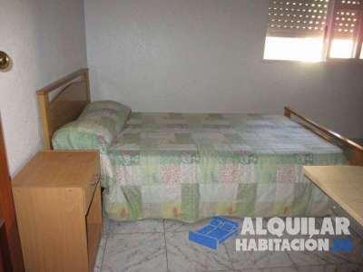 se alquila habitación para estudiantes