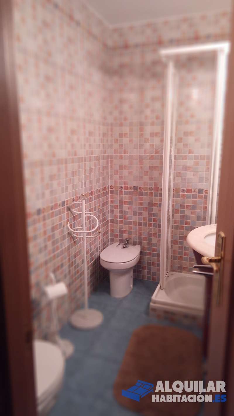 Foto 464 Con cocina y baño propio, acceso a la habitación cocina y baño independiente del resto de la vivienda. Sin contacto con los propietarios.

Situad