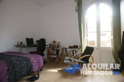 habitación muy soleada y tranquila - 1610008455 en la mejor zona de poble sec, en un edificio precioso orientado al este que da a una calle peatonal