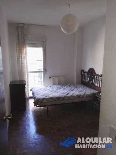 NO PAREJA, NO NIÑOS, NO FAMILIA... LEER COMPLETO. Habitación para "UNA" persona “NO FUMADOR”, sin…