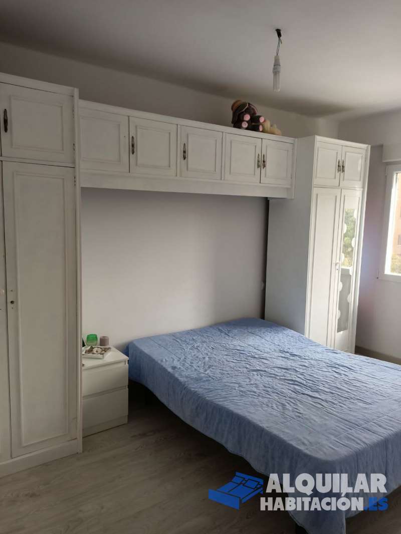 Foto 754 Alquilo habitación amueblada con armario, cama doble, mesilla de noche en un piso grande para una chica seria, limpia, tranquila y responsable en el 