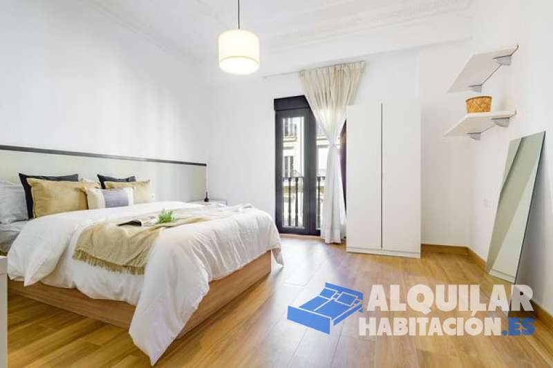 Foto 1129 Tenemos en este piso y en otro más, varias habitaciones disponibles en Valencia centro, Barcelona y Madrid, desde 550€ gastos includos.