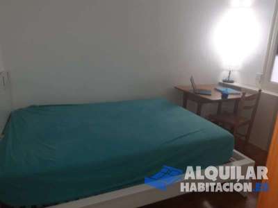 se alquila habitación para *un solo inquilino* (no se admiten parejas ni niños). persona responsab