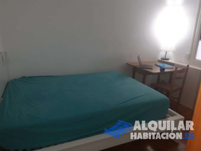 Foto 3972 Se alquila habitación para *UN SOLO INQUILINO* (No se admiten parejas ni niños). Persona responsable que trabaje o estudie y se pueda mantener. Tran