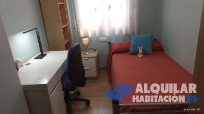 alquilamos habitación individual (montmeló) con derecho a cocina, en piso de 115 m2, a chica no fu