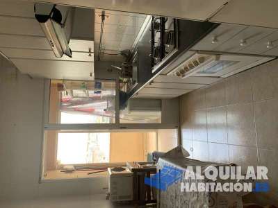 SE OFRECE HABITACIÓN