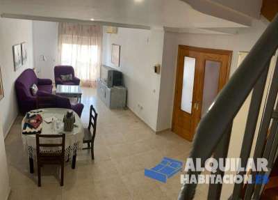 luminosa habitación con baño completo en un piso con tres habitaciones y tres baños, con cocina, 