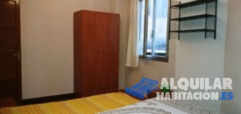 Foto 4193 Foto 4193 Habitación individual, con ventana a patio interior.
Con todos los servicios a un paso.
Los gastos están incluidos en el precio,
El precio no