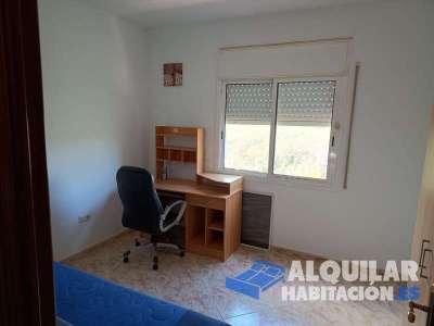 Habitación luminosa con escritorio, jardín y piscina - Olivella